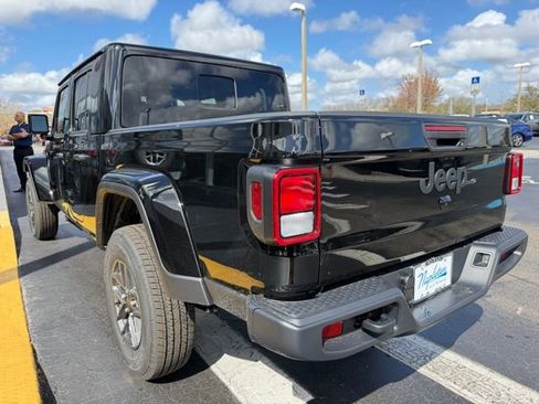 New 2026 Jeep Gladiator Sport image 7