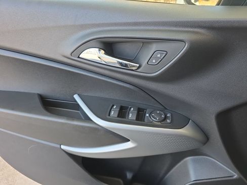 Used 2026 Chevrolet Trax LS w/ LS Convenience Package FWD image 23