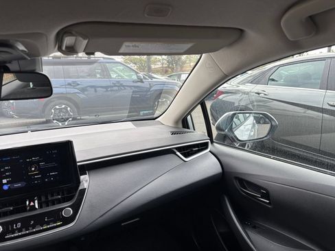 Used 2025 Toyota Corolla LE FWD image 33