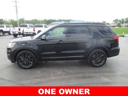 Used 2018 Ford Explorer XLT w/ Equipment Group 202A AWD/4WD image 10