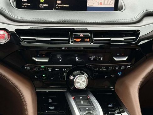 Used 2023 Acura MDX SH-AWD w/ Advance Package image 19