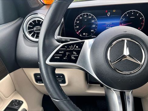 Used 2025 Mercedes-Benz GLB 250 image 24