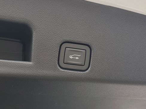 New 2025 GMC Acadia Elevation image 9