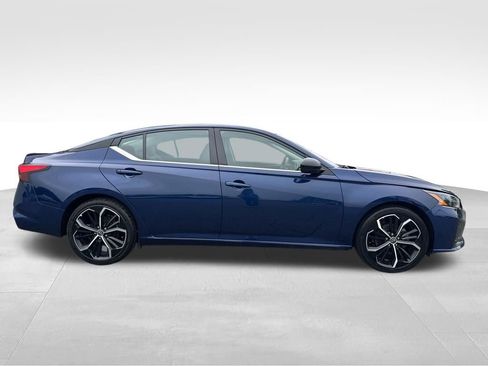 Used 2024 Nissan Altima 2.5 SR FWD image 2