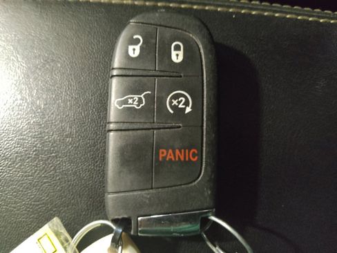 Used 2017 Jeep Compass Latitude w/ Popular Equipment Group FWD image 32