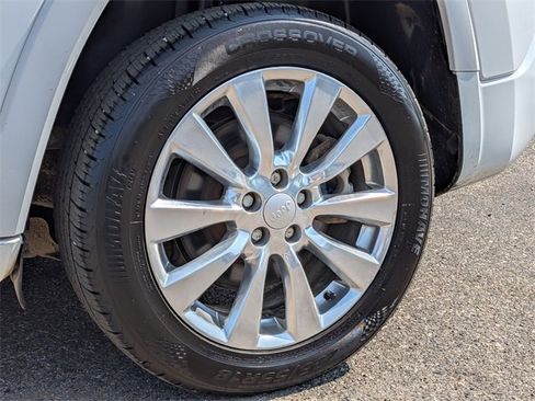 Used 2018 Jeep Cherokee Overland image 32