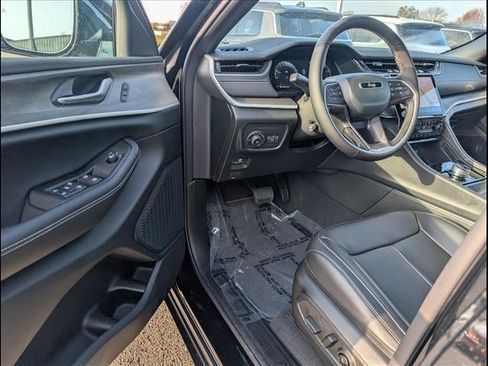 New 2025 Jeep Grand Cherokee Limited w/ Luxury Tech Group II image 6