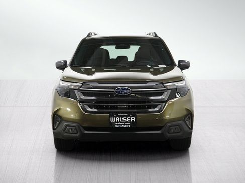 Used 2025 Subaru Forester Premium AWD/4WD image 8