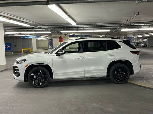 New 2026 Volkswagen Tiguan SE R-Line FWD image 34