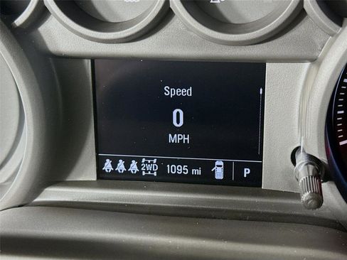 Used 2025 Chevrolet Silverado 1500 Custom image 2