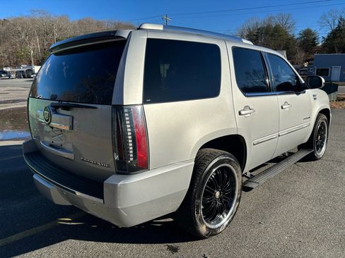 Used 2013 Cadillac Escalade Premium image 11