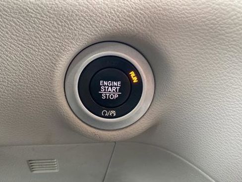 Used 2017 Chrysler Pacifica Touring-L Plus w/ Advanced Safetytec Group FWD image 23