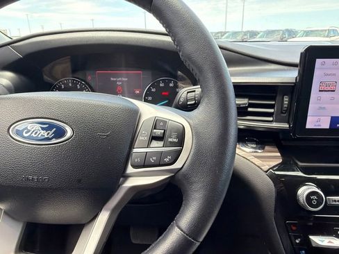 Used 2023 Ford Explorer Limited w/ Equipment Group 301A AWD/4WD image 13