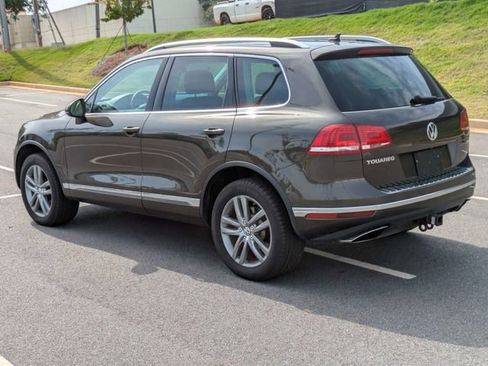 Used 2015 Volkswagen Touareg TDI AWD/4WD image 6