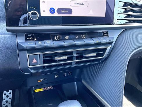 Used 2025 Toyota Camry SE FWD image 26