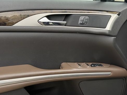 Used 2013 Lincoln MKZ FWD image 24