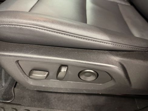 Used 2024 Chevrolet Colorado LT w/ LT Convenience Package III image 12