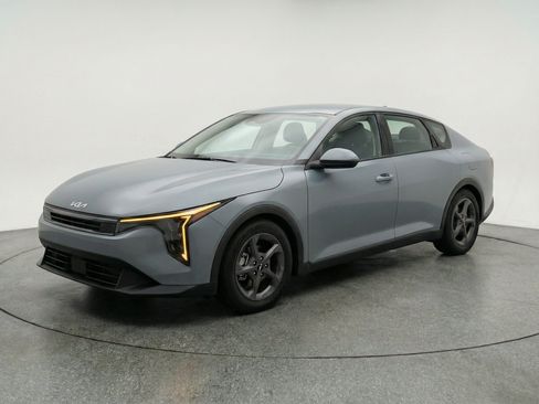 Used 2025 Kia K4 FWD image 3