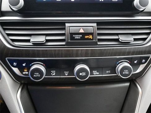Used 2019 Honda Accord Touring image 18