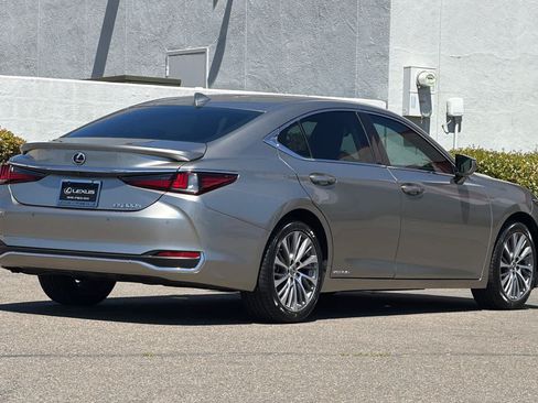Used 2021 Lexus ES 300h w/ Premium Package FWD image 2
