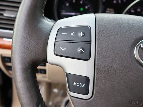 Used 2013 Toyota Land Cruiser image 13