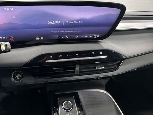 Used 2025 Buick Enclave Preferred image 19