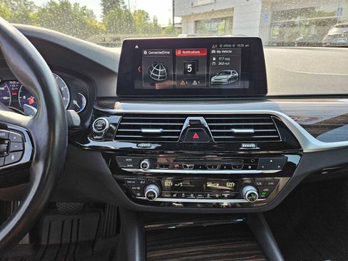 Used 2018 BMW 530i xDrive image 28