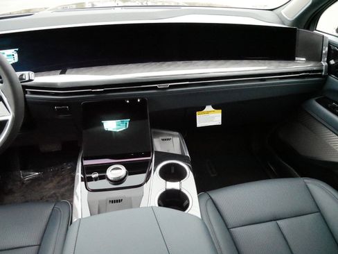 New 2025 Cadillac Escalade IQ Luxury 2 w/ LPO, Radiant Package image 9