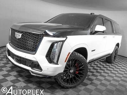 Used 2025 Cadillac Escalade ESV V