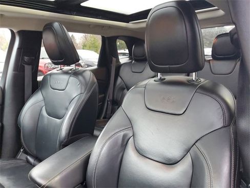 Used 2016 Jeep Cherokee Limited image 16