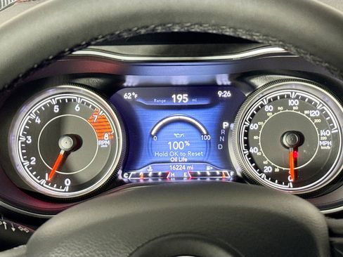 Used 2022 Jeep Cherokee Trailhawk AWD/4WD image 40