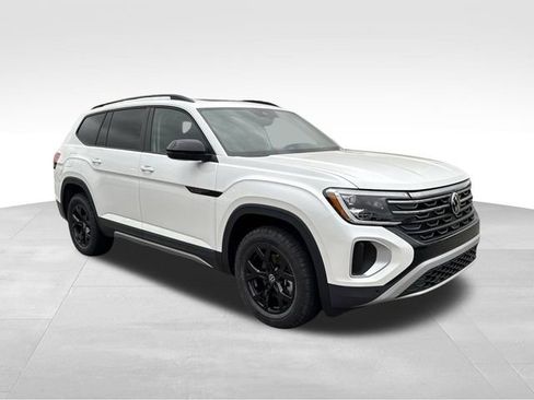 New 2026 Volkswagen Atlas Peak Edition AWD/4WD image 7