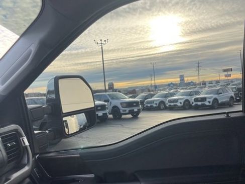 Used 2023 Ford F250 Lariat w/ Chrome Package image 29