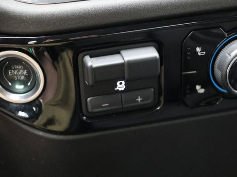 Used 2025 Chevrolet Silverado 1500 LT image 26