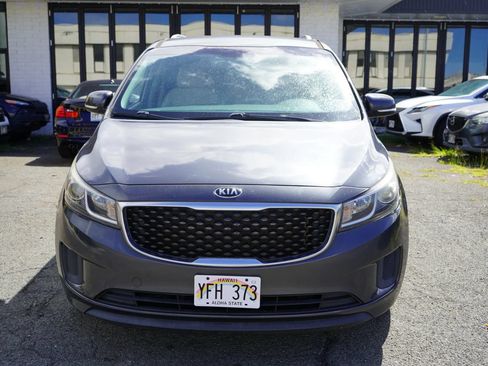 Used 2016 Kia Sedona LX w/ Option Group 020 FWD image 4