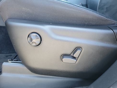 Used 2022 Jeep Grand Cherokee Laredo X image 15