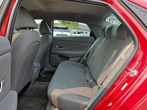 Used 2024 Hyundai Elantra SEL FWD image 9
