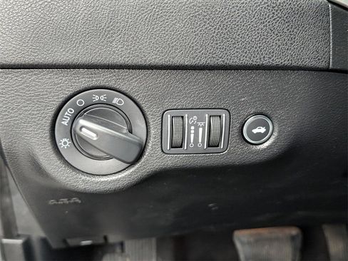 Used 2019 Dodge Charger SXT image 14