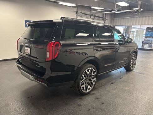 New 2026 Ford Expedition Platinum image 13