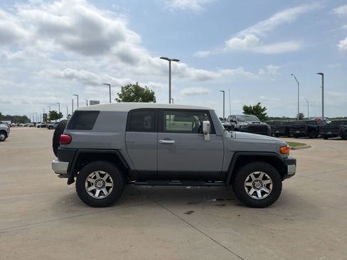 Used 2014 Toyota FJ Cruiser 4WD w/ Convenience Package image 7