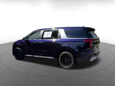 Used 2026 Kia Carnival FWD image 9