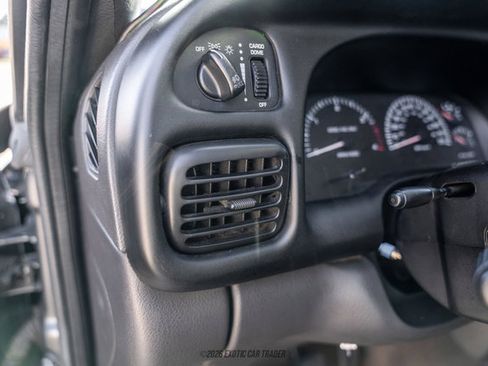 Used 2002 Dodge Ram 2500 Truck 2WD Quad Cab image 23