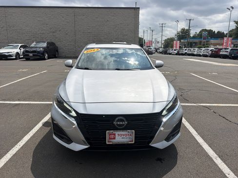 Used 2023 Nissan Altima 2.5 SV w/ SV Premium Package AWD/4WD image 2