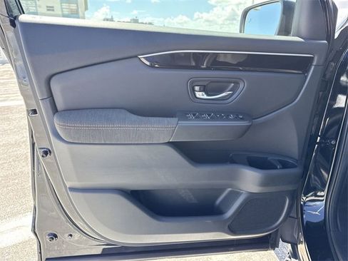 Used 2023 Honda Pilot Sport image 13