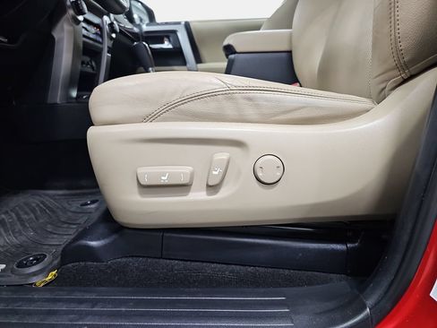 Used 2015 Toyota 4Runner Limited AWD/4WD image 31