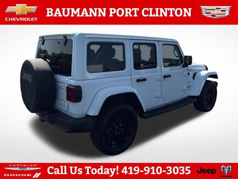 Used 2021 Jeep Wrangler Unlimited Sahara w/ Dual Top Group AWD/4WD image 9