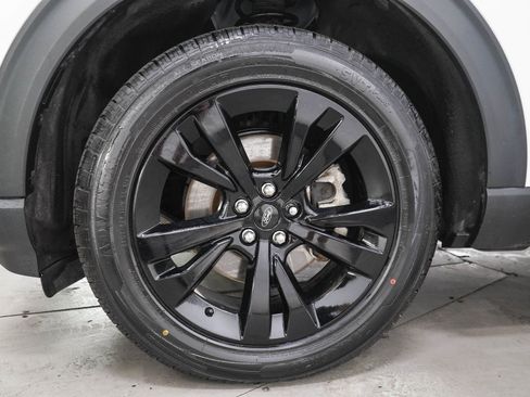 Used 2022 Ford Explorer XLT w/ Equipment Group 202A AWD/4WD image 30