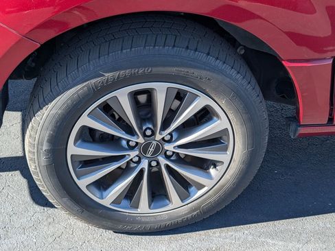 Used 2015 Lincoln Navigator L 4WD image 28