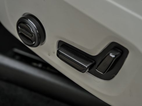 Used 2025 Volvo XC90 T8 Plus w/ Protection Package Premier image 37