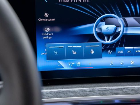 Used 2025 BMW i7 eDrive50 w/ M Sport Package image 26